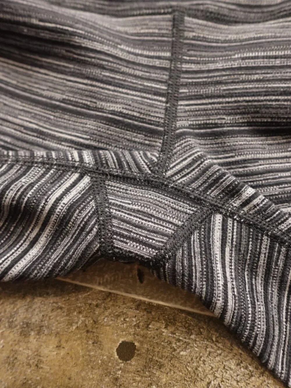 Lululemon Wunder Under Hi-Rise Tight Women’s 6 Black Gray Stripe 30.5